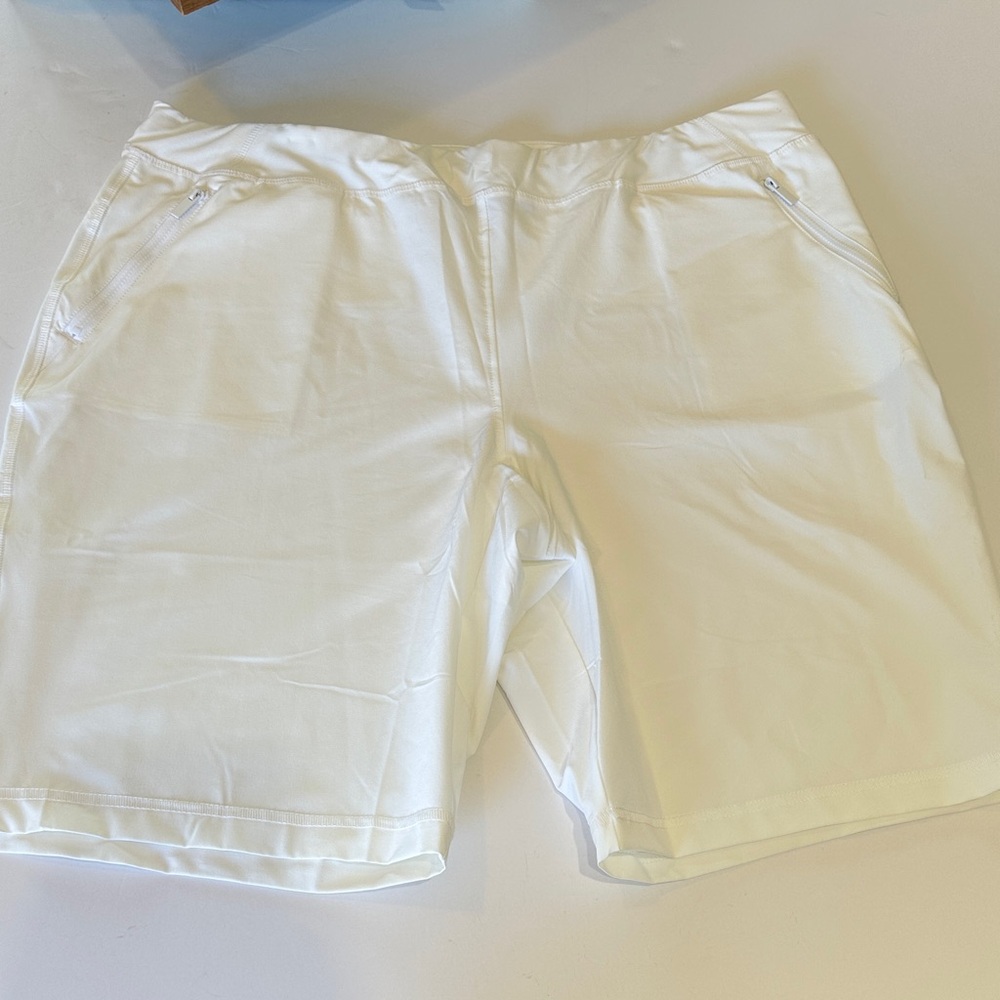 Chicos zenergy White Zipper Pocket Shorts